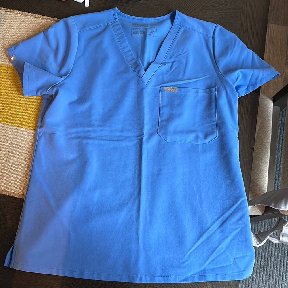 Figs scrub top Size M